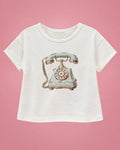 Conjunto de camiseta blanca con teléfono y short celeste floral para niña, camiseta de frente | JR Baby Center