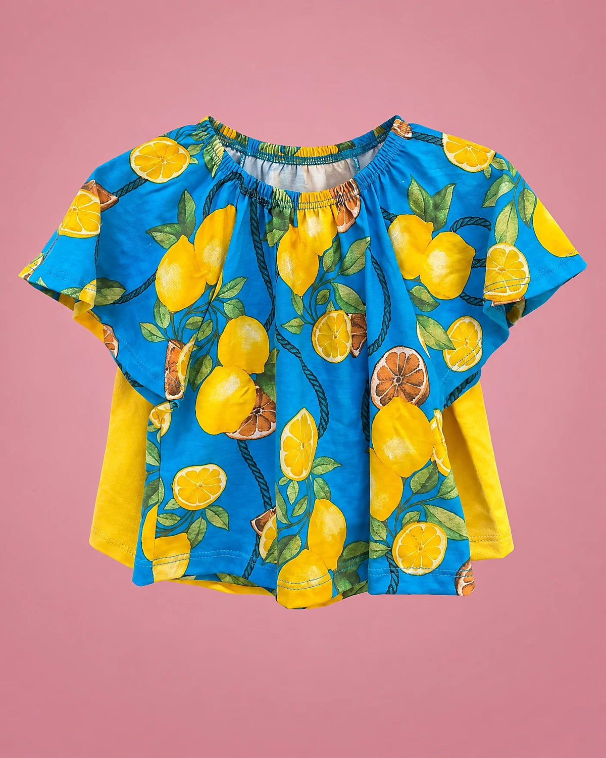 Conjunto de blusa azul con limones y short amarillo para niña, set completo de frente | JR Baby Center