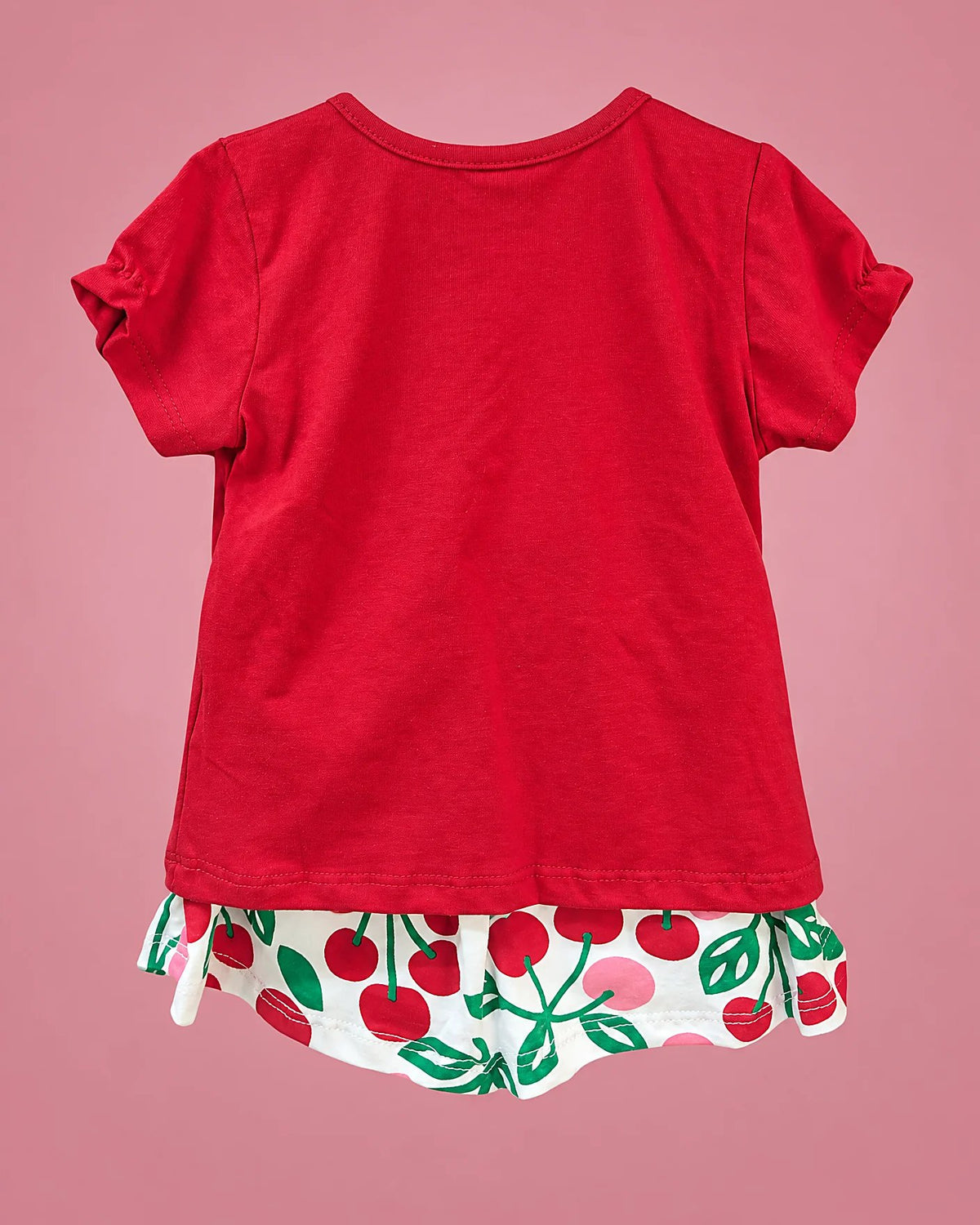 Conjunto de camiseta roja con mariposa de cerezas y short para niña, vista de espalda | JR Baby Center