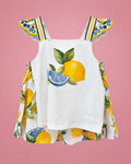 Conjunto de camiseta blanca y short de limones con tirantes para niña, vista con tirantes de volante y limón estampado | JR Baby Center