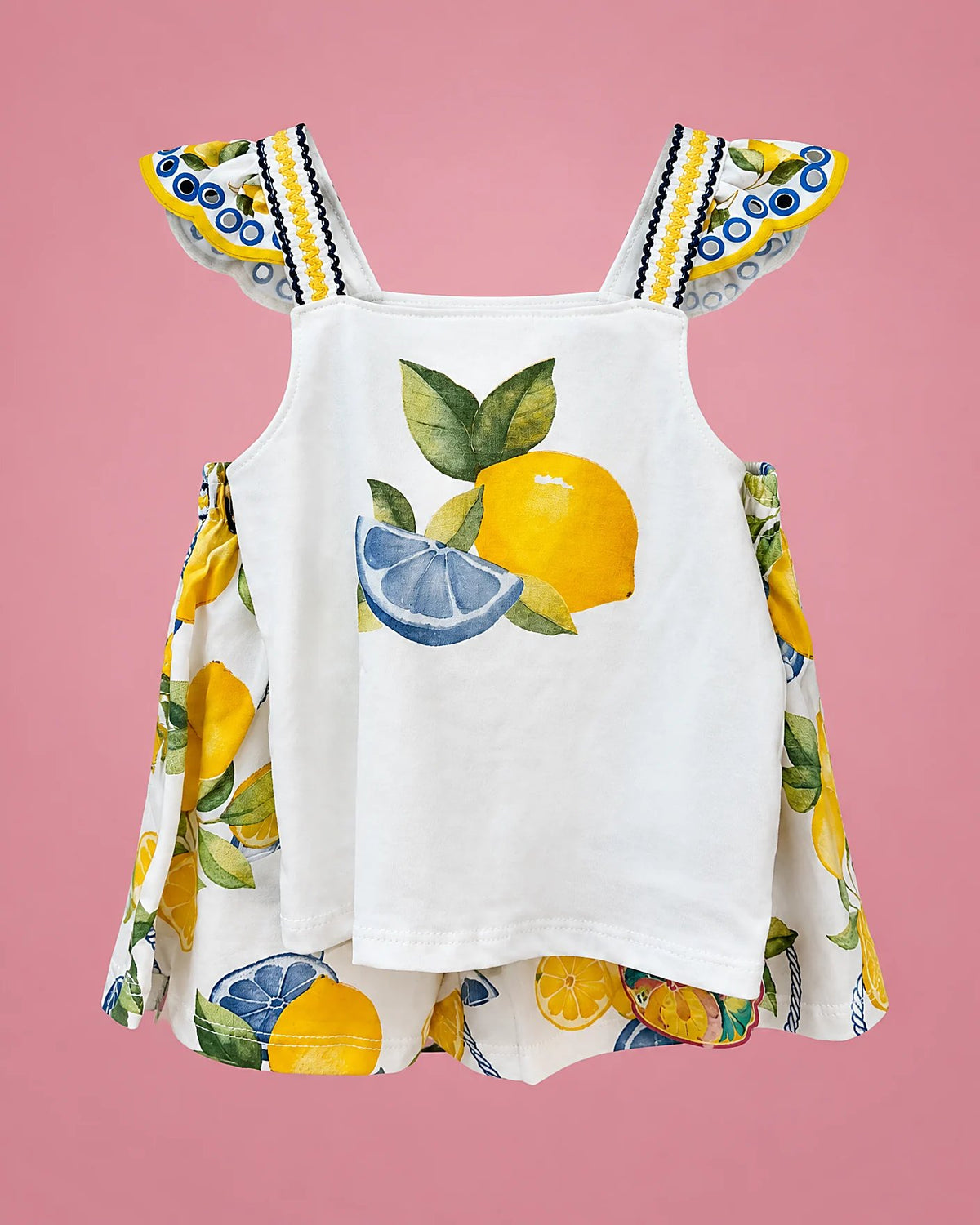 Conjunto de camiseta blanca y short de limones con tirantes para niña, vista con tirantes de volante y limón estampado | JR Baby Center