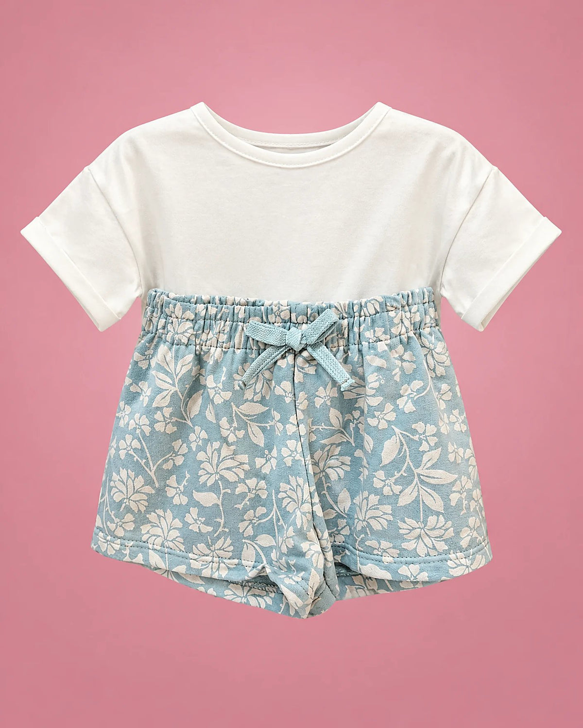 Conjunto de camiseta blanca con teléfono y short celeste floral para niña, set completo con short celeste | JR Baby Center