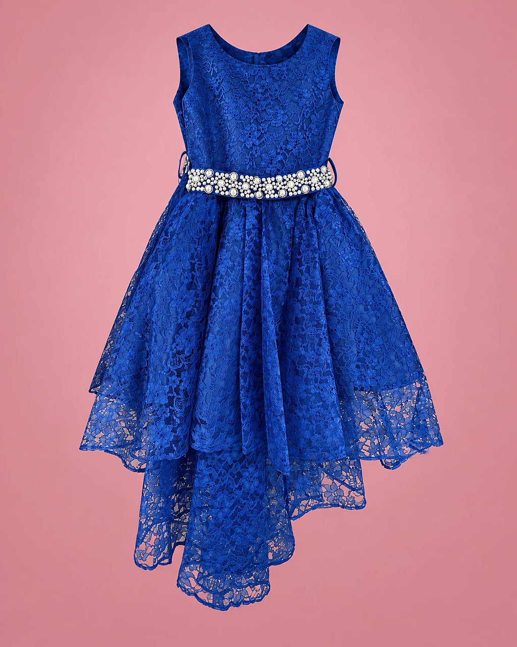 Vestido de encaje azul rey con cinturón de perlas para niña, vista de frente | JR Baby Center