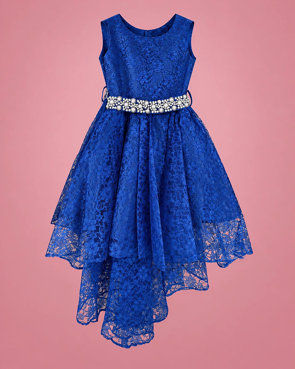 Vestido de encaje azul rey con cinturón de perlas para niña, vista de frente | JR Baby Center