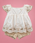 Conjunto de blusa marfil con bordado calado y bombacho beige para bebé niña, vista de frente | JR Baby Center