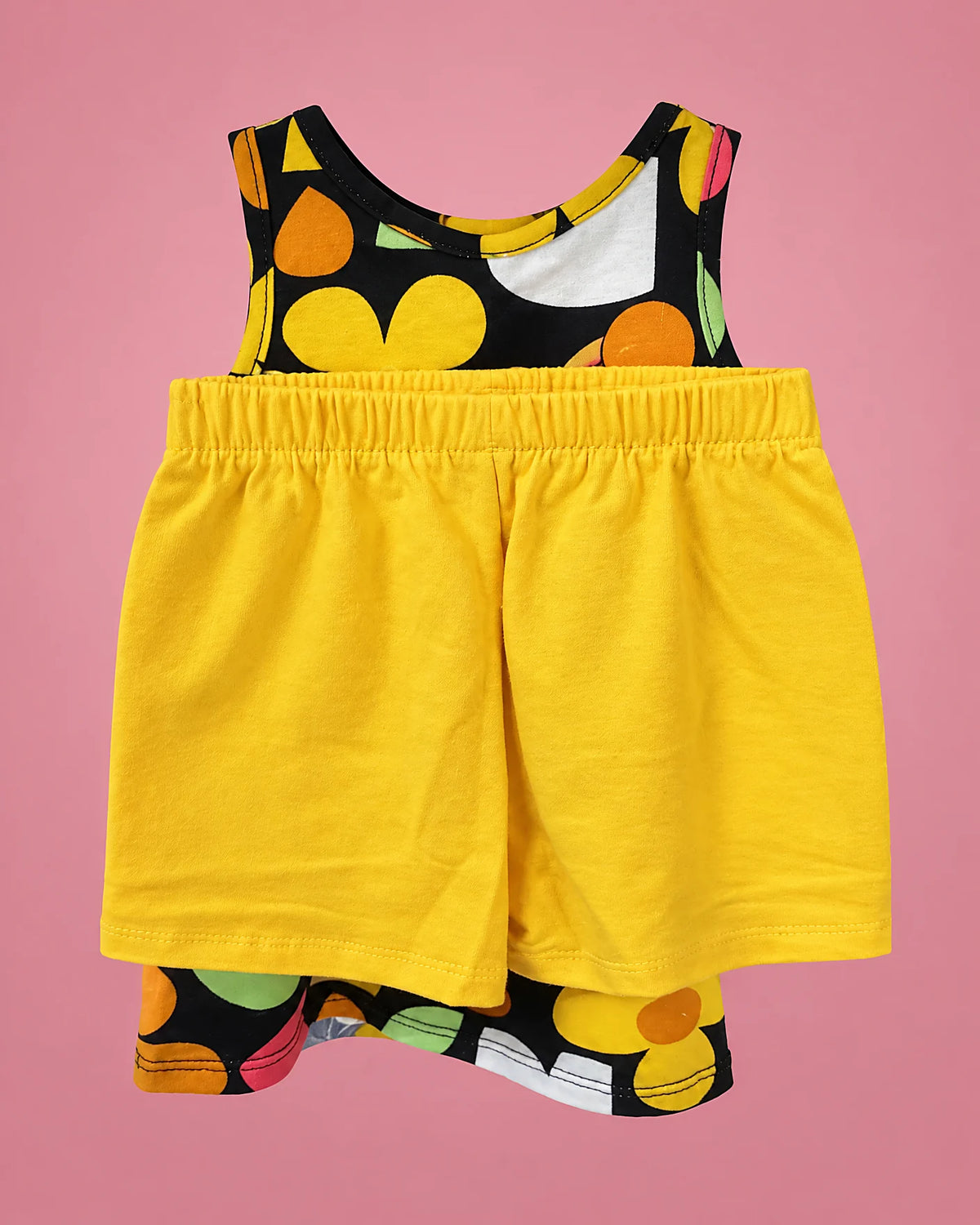 Conjunto de blusa negra con flores de colores y short amarillo para niña, short amarillo con blusa | JR Baby Center