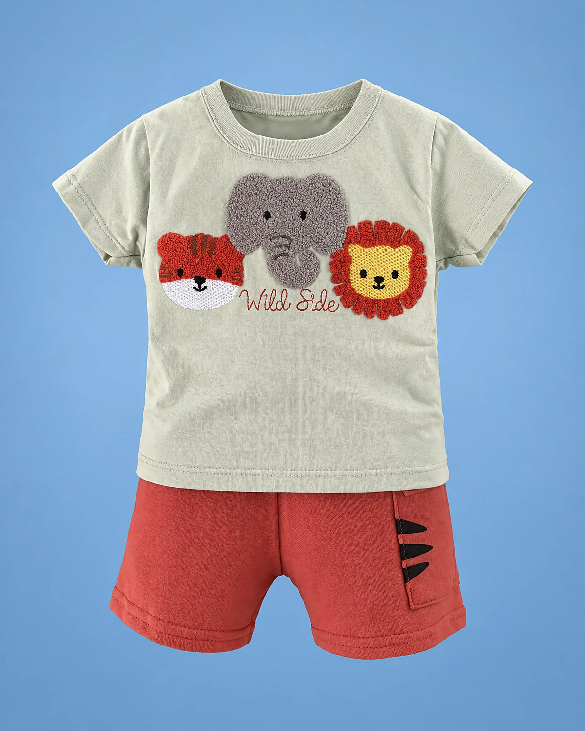 Conjunto Wild Side camiseta gris con animales y short rojo para bebé niño, vista de frente | JR Baby Center