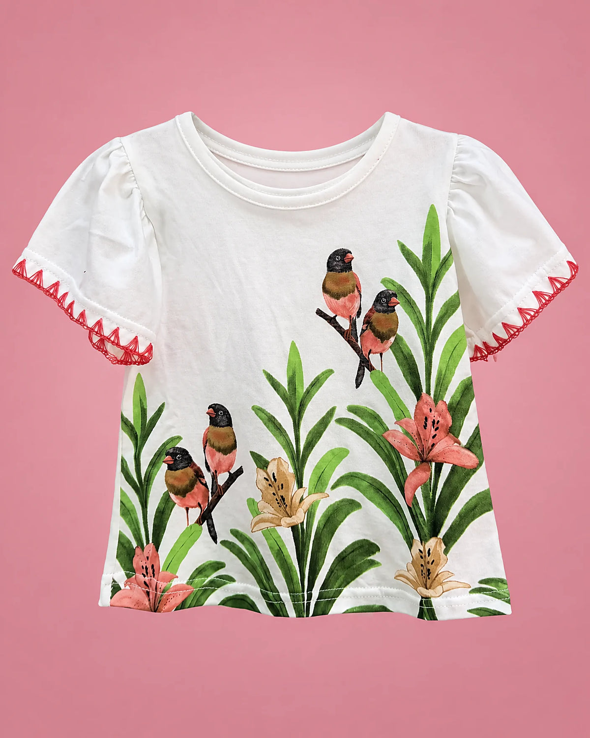 Conjunto de camiseta blanca con pajaritos y short coral para niña, camiseta de frente | JR Baby Center