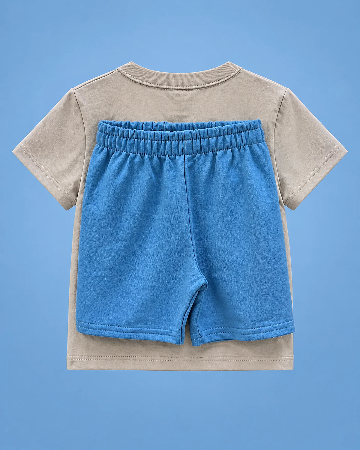 Conjunto Big Wave de camiseta beige con windsurf y short azul para niño, camiseta y short, set completo | JR Baby Center