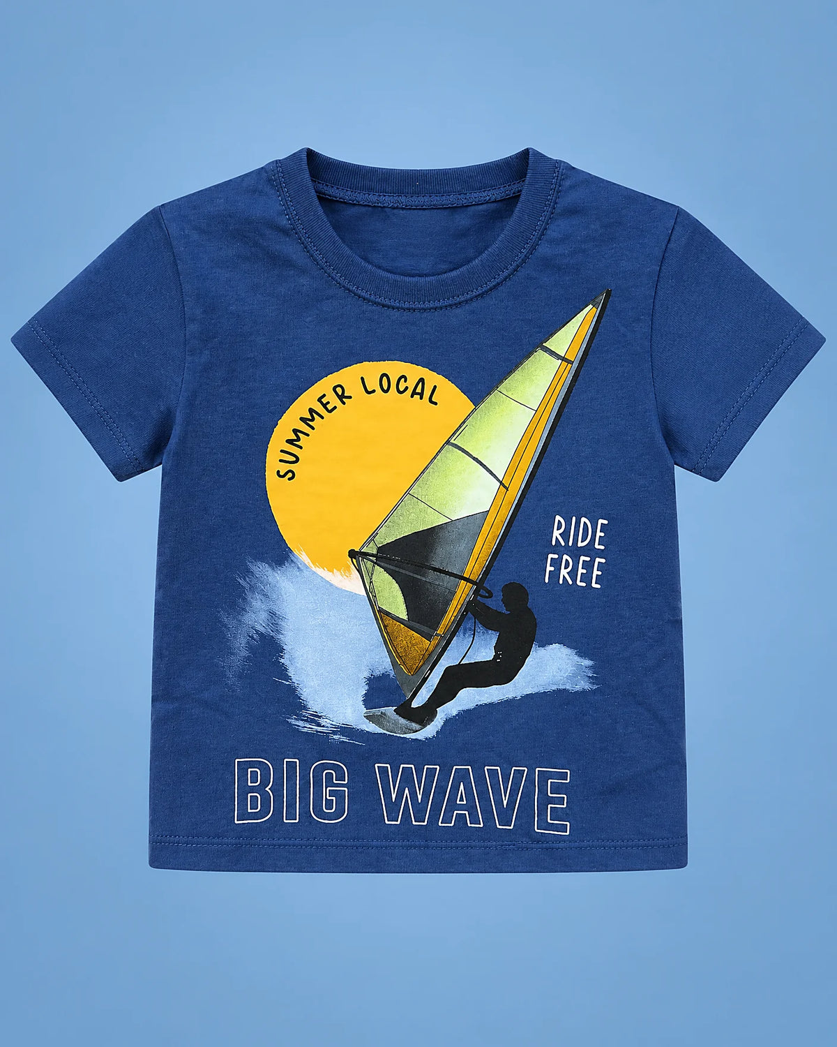 Conjunto Big Wave de camiseta azul marino y short amarillo para niño, camiseta, vista de frente | JR Baby Center
