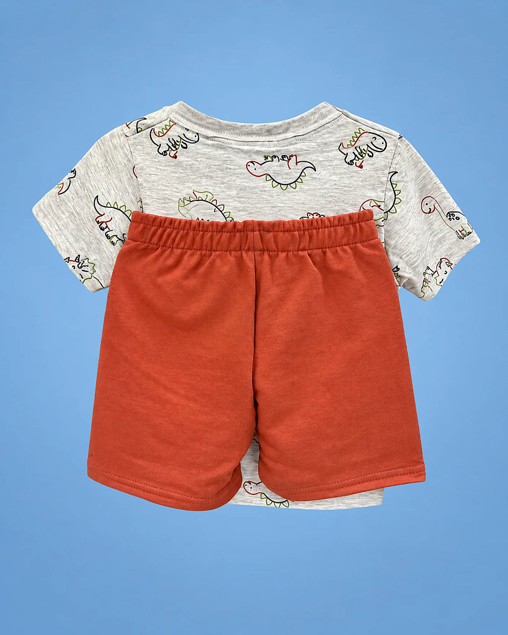 Conjunto de camiseta gris DINO y short naranja para bebé niño, set completo, vista de espalda | JR Baby Center