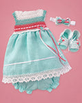 Conjunto tejido a mano aqua y coral para recién nacida, vista de frente | JR Baby Center