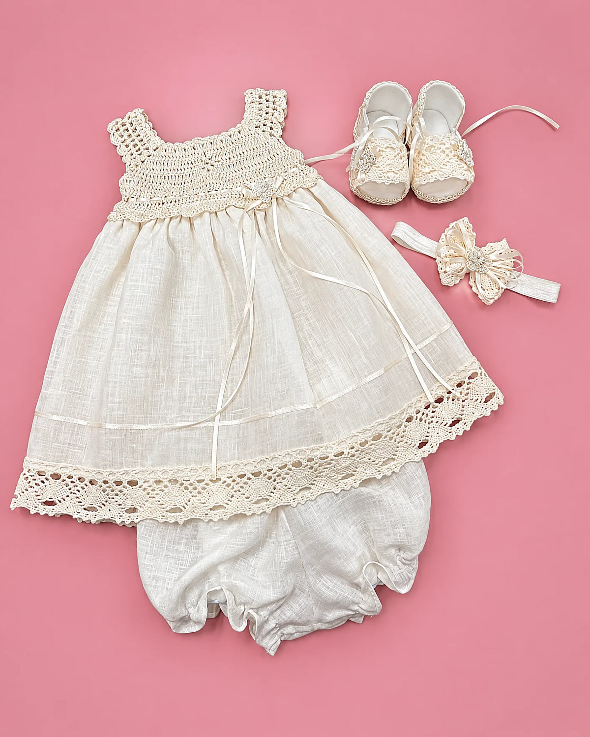 Conjunto tejido a mano crema con encaje para recién nacida | JR Baby Center