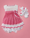 Conjunto tejido a mano rosado y blanco para recién nacida, vista de frente | JR Baby Center