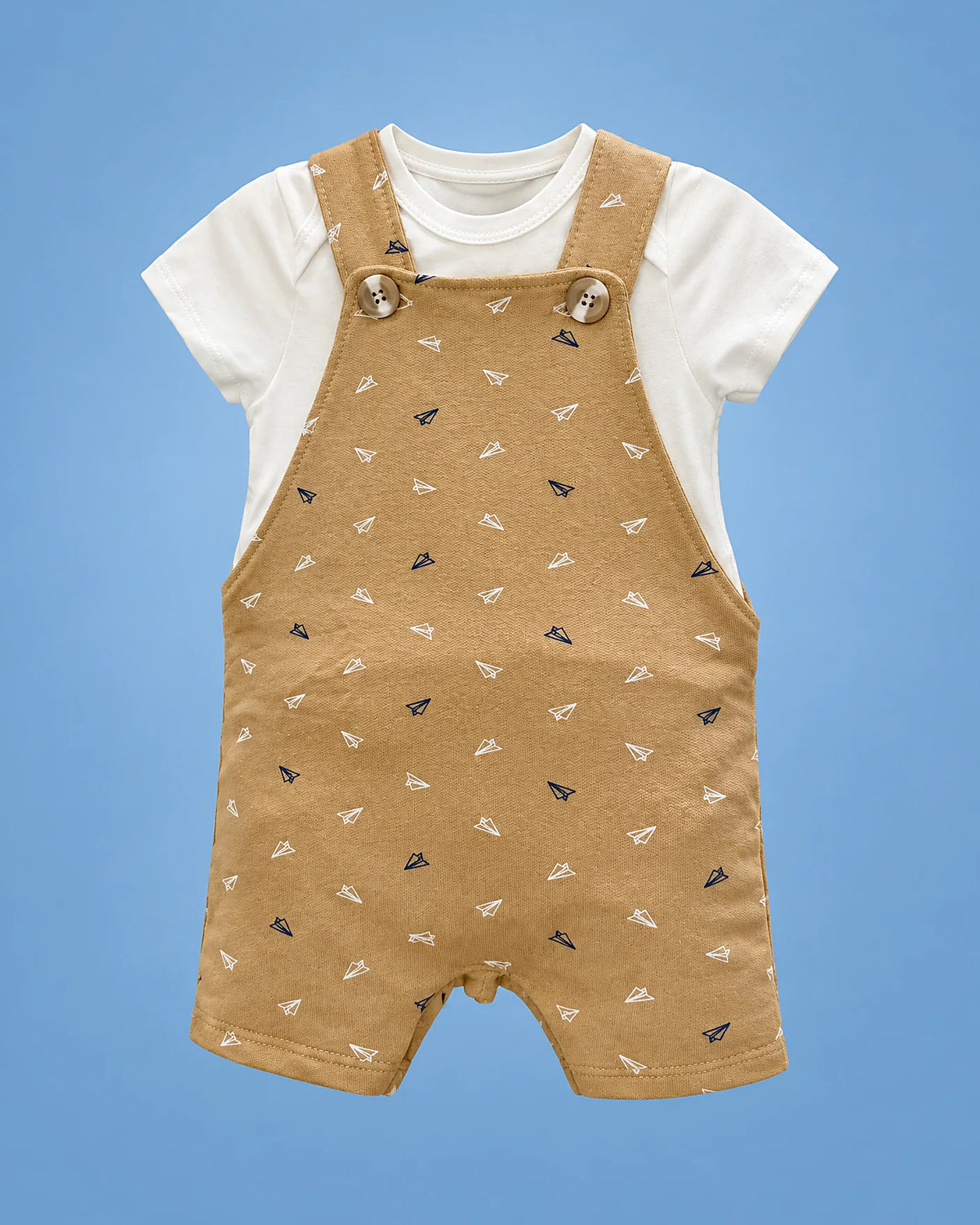 Jardinero mostaza con avioncitos de papel y camiseta blanca para bebé niño, vista de frente | JR Baby Center