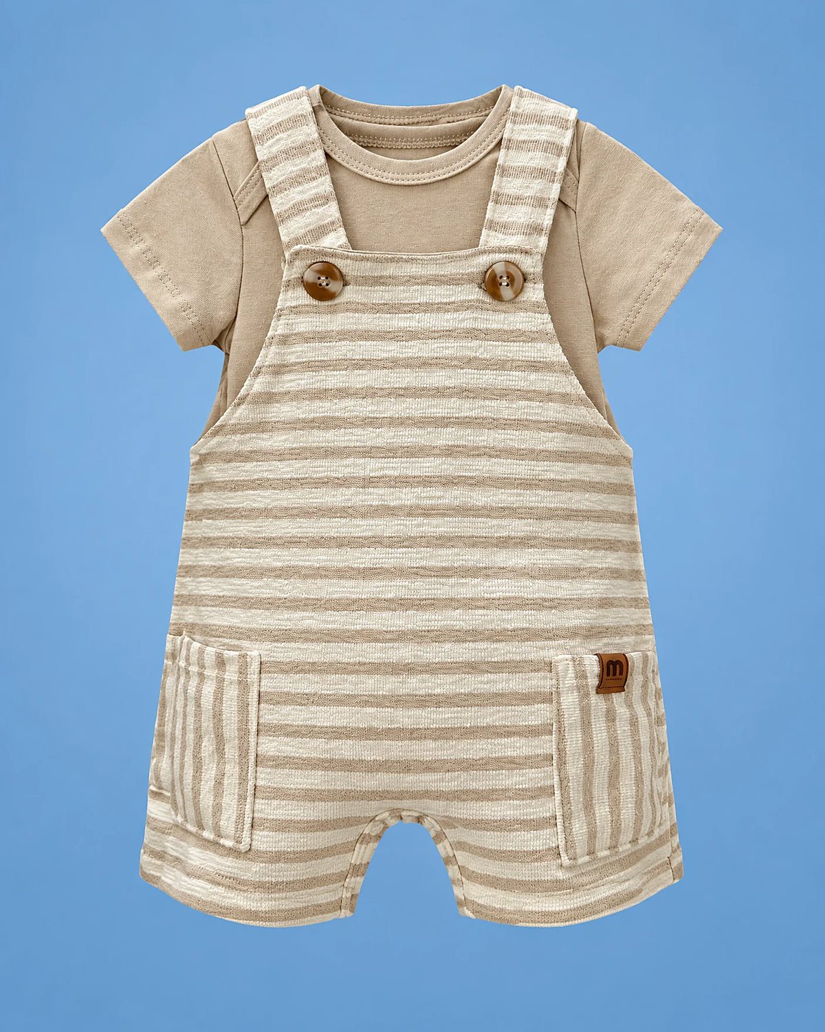 Jardinero de rayas beige con bolsillos y camiseta beige para bebé niño, vista de frente | JR Baby Center