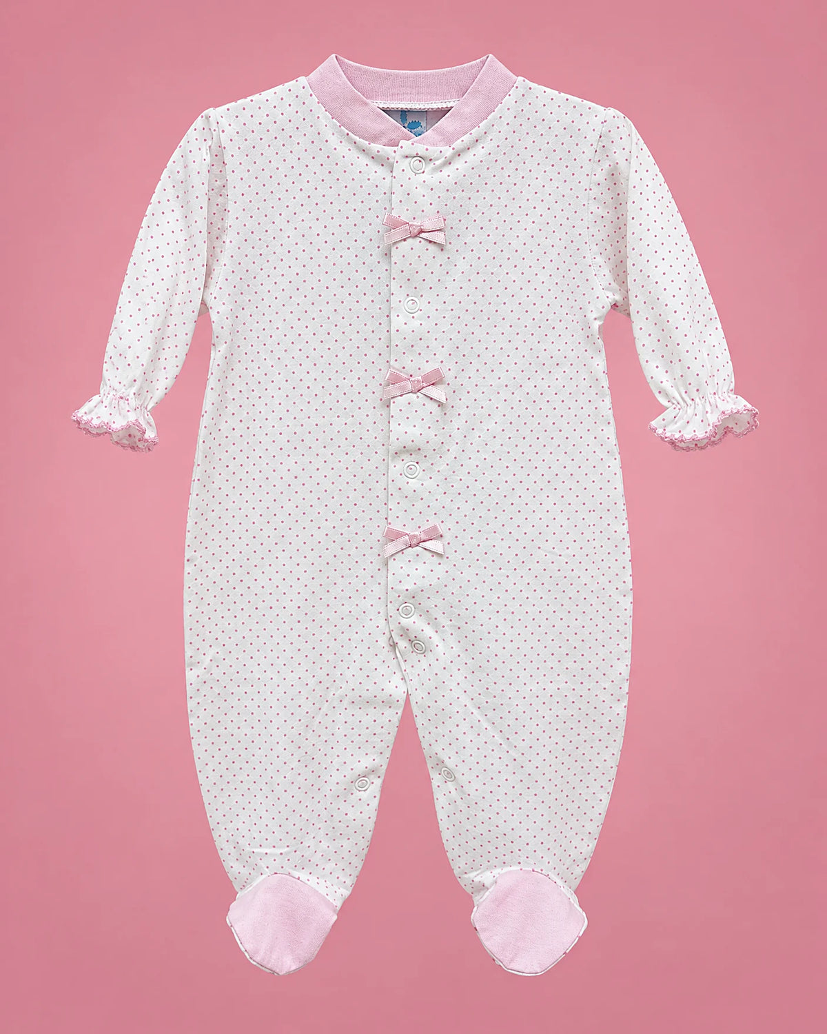 Pijama blanca con puntitos y lacitos rosados para bebé niña, vista de frente | JR Baby Center