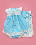 Set de estopilla aqua con canesú de encaje blanco para bebé niña, set completo | JR Baby Center