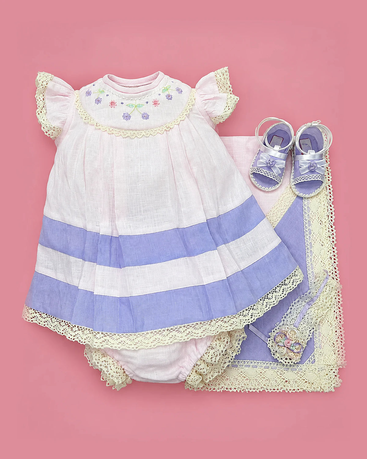 Set de estopilla rosado con franjas lila y cuello bordado para bebé niña, set completo | JR Baby Center