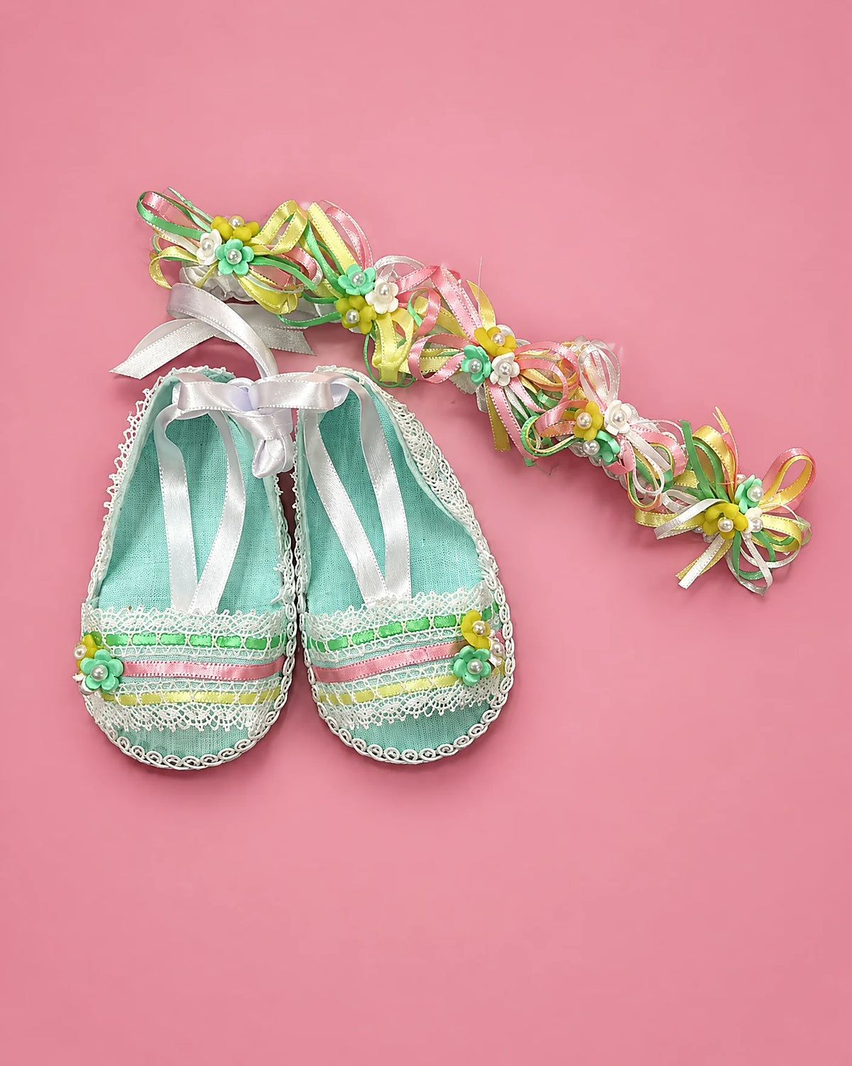 Set de zapatitos y banda aqua con flores pastel para recién nacida | JR Baby Center
