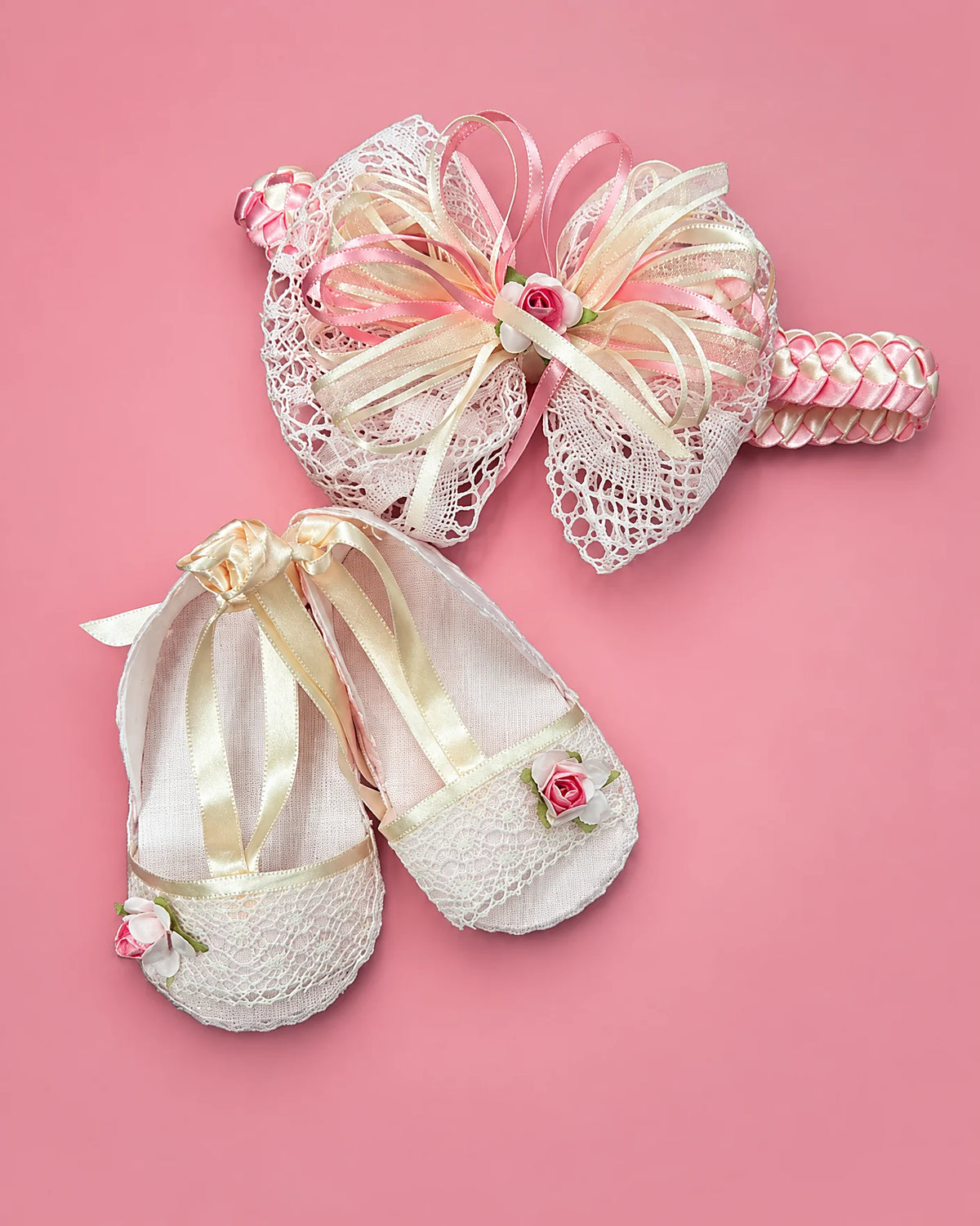 Set de zapatitos y banda crema con rosas rosadas para recién nacida | JR Baby Center