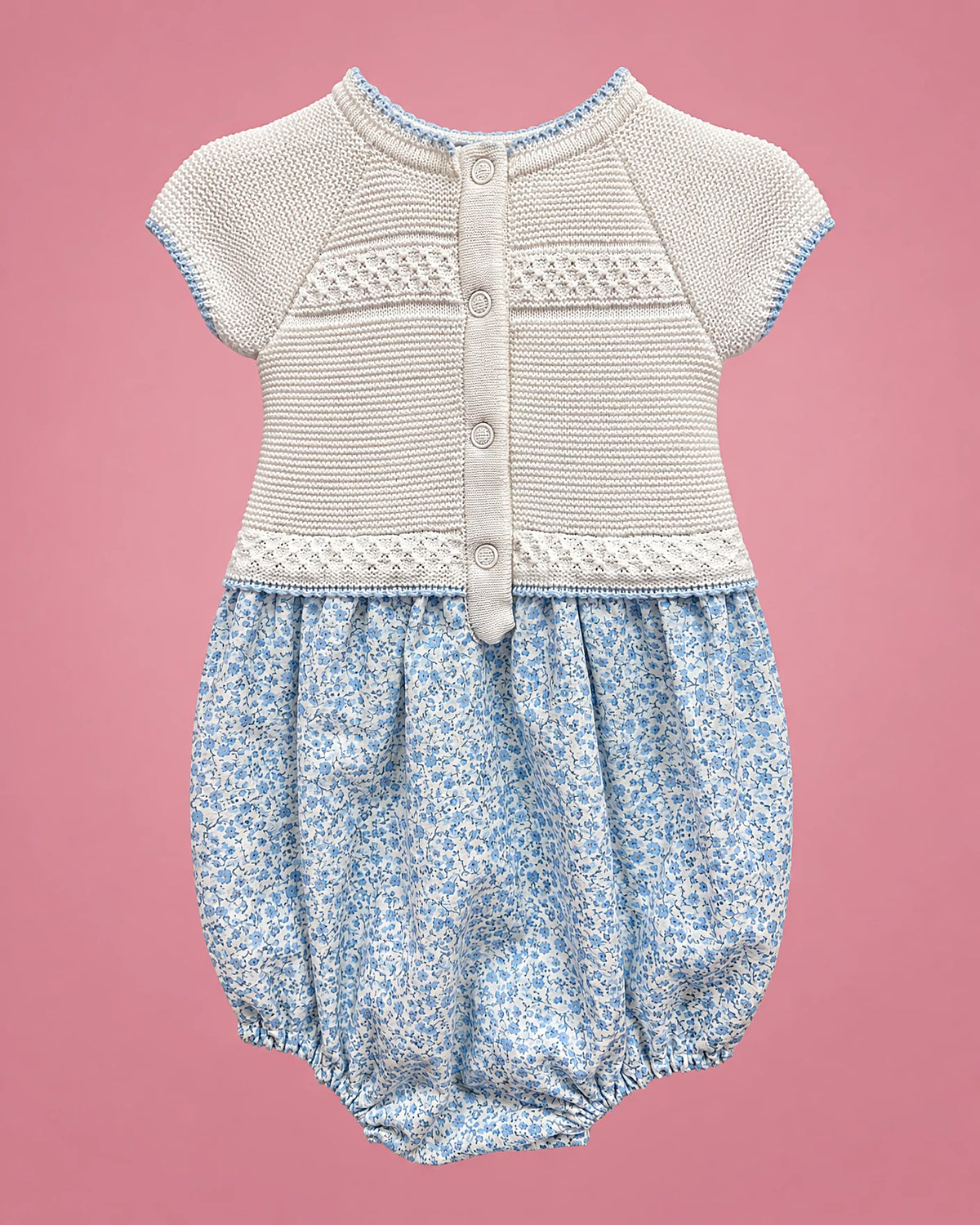 Karela Kids blanco con flores azules para bebé niña, vista de espalda | JR Baby Center