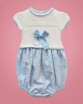 Karela Kids blanco con flores azules para bebé niña, vista de frente | JR Baby Center