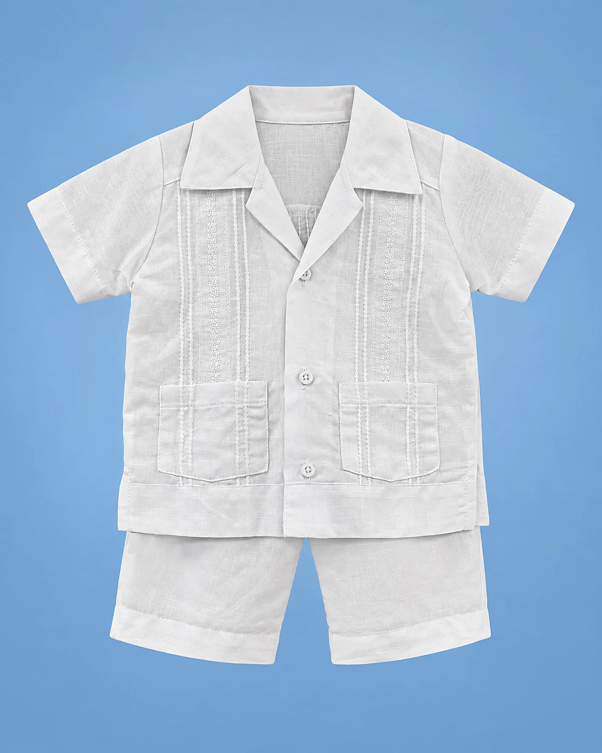 Conjunto de bautizo de guayabera blanca y short para bebé niño, vista de frente | JR Baby Center