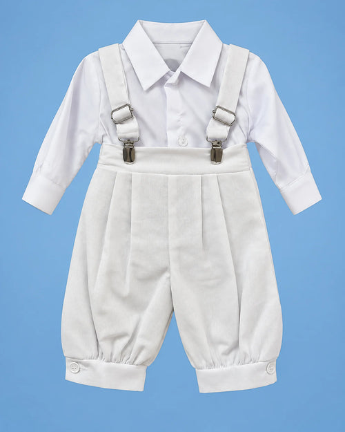 Conjunto de bautizo de camisa blanca con tirantes y pantalón para bebé niño, vista de frente | JR Baby Center
