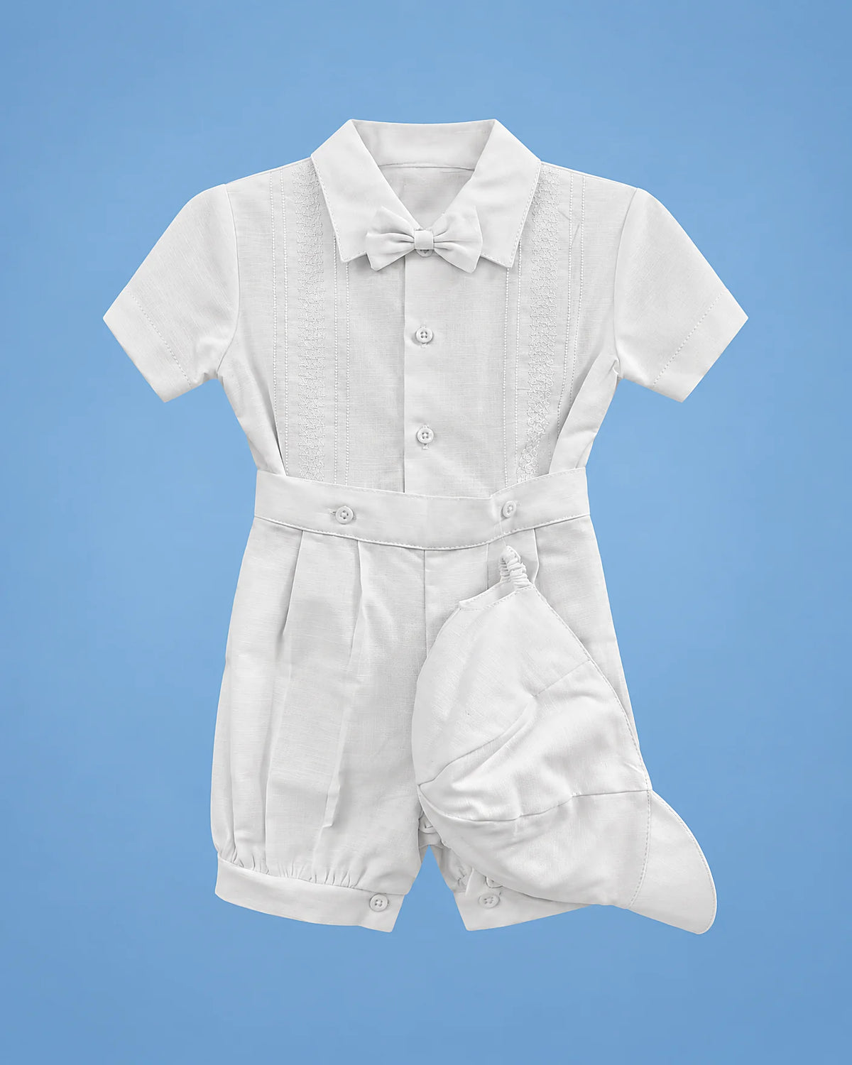 Traje de bautizo blanco de camisa con corbatín y gorrita para bebé niño, vista de frente | JR Baby Center