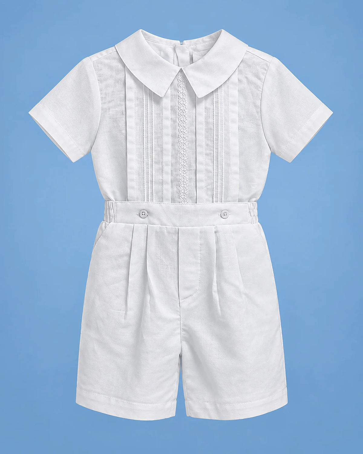 Conjunto de bautizo de camisa con cuello redondo y short blanco para niño, vista de frente | JR Baby Center