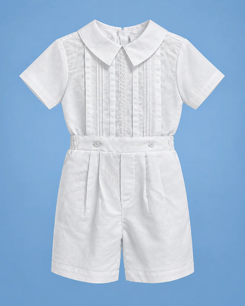 Conjunto de bautizo de camisa con cuello redondo y short blanco para niño, vista de frente | JR Baby Center