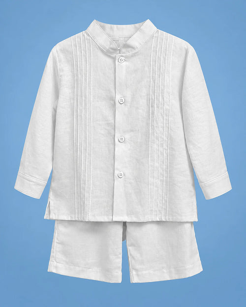 Conjunto de bautizo de camisa con cuello mao y short blanco para niño, vista de frente | JR Baby Center