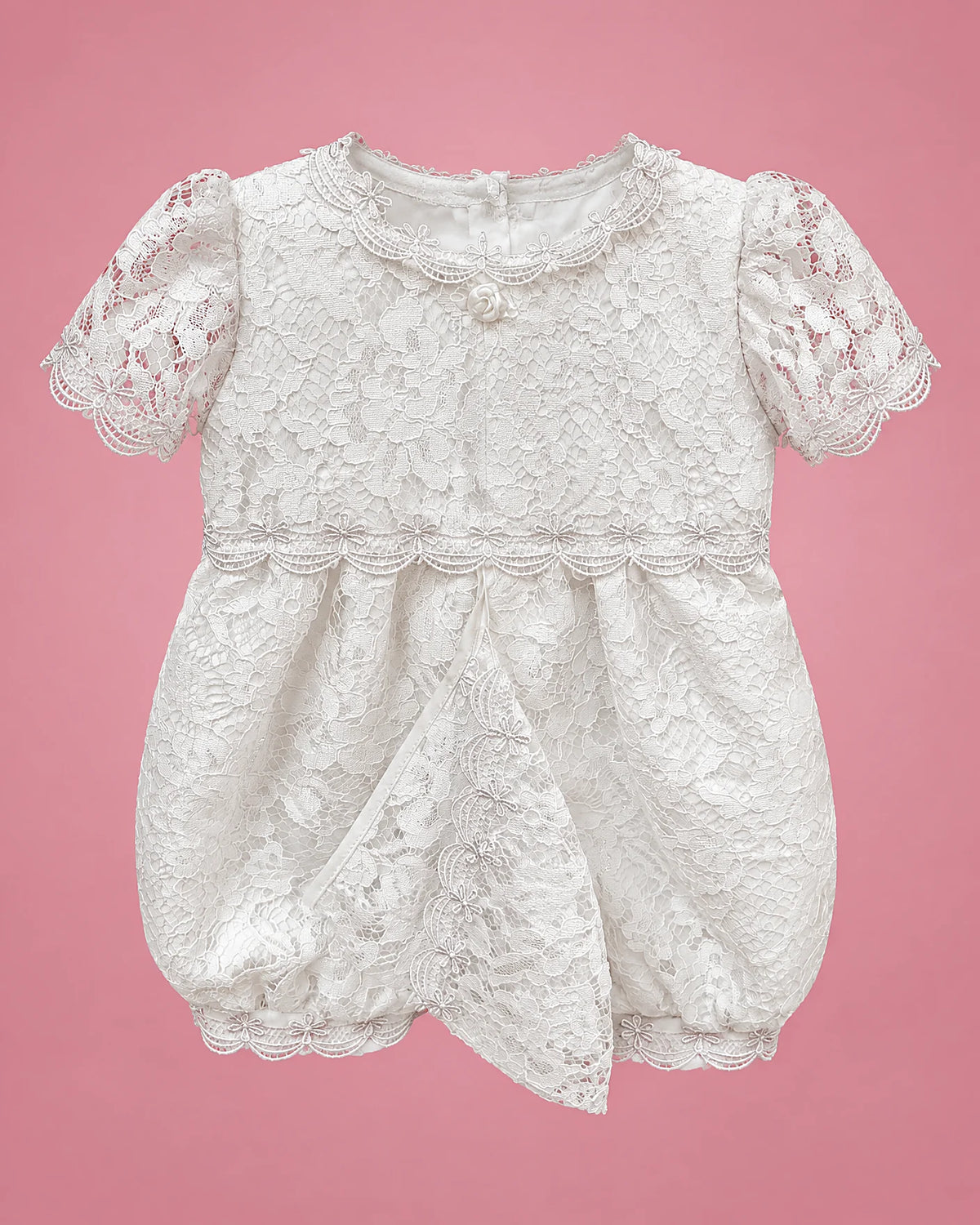 Blanco de bautizo en encaje para bebé niña, vista de frente | JR Baby Center