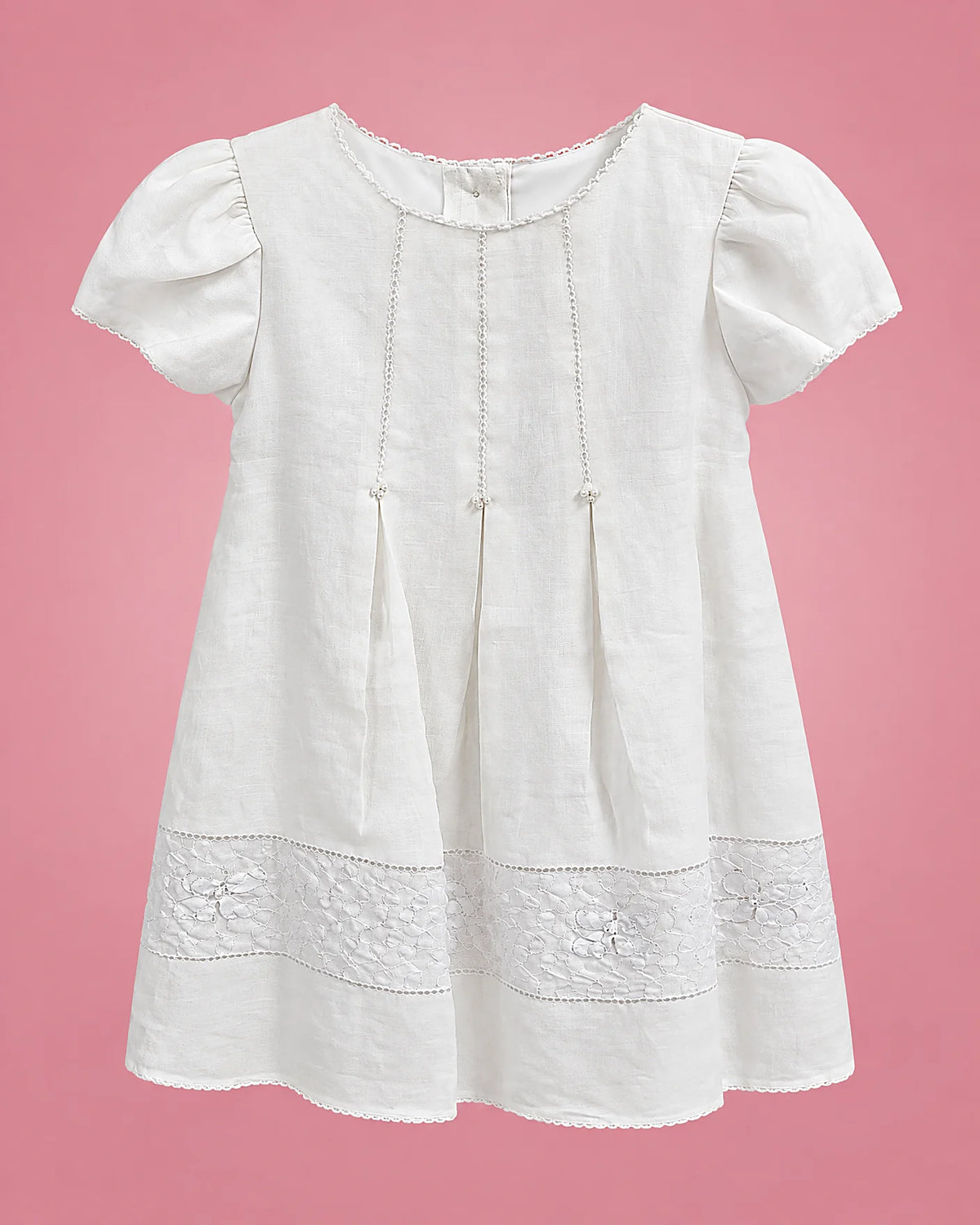 Vestido de bautizo blanco con mangas globo y banda bordada para bebé niña, vista de frente | JR Baby Center