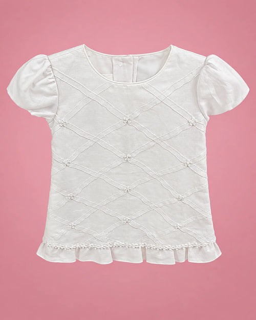 Blusa de bautizo blanca con florecitas para bebé niña, vista de frente | JR Baby Center