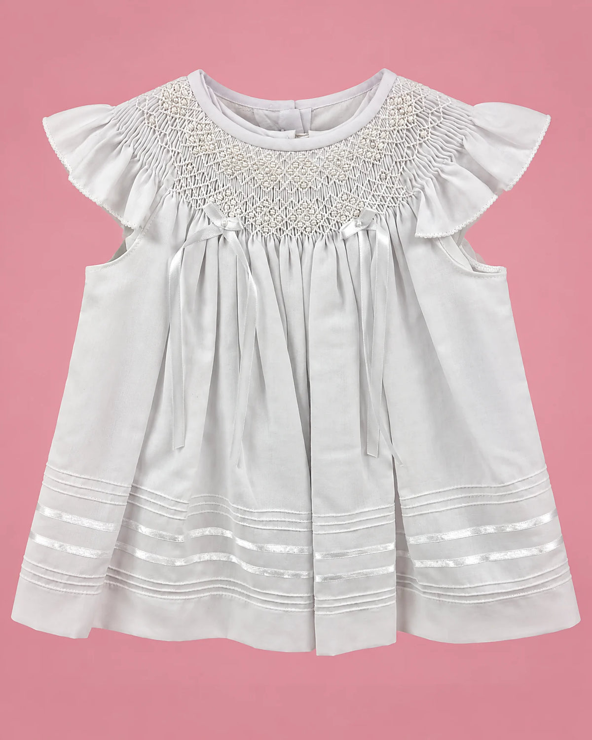 Vestido de bautizo blanco con nido de abeja y cintas para bebé niña, vista de frente | JR Baby Center