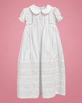 Vestido de bautizo largo blanco con cuello redondo para bebé niña, vista de frente | JR Baby Center