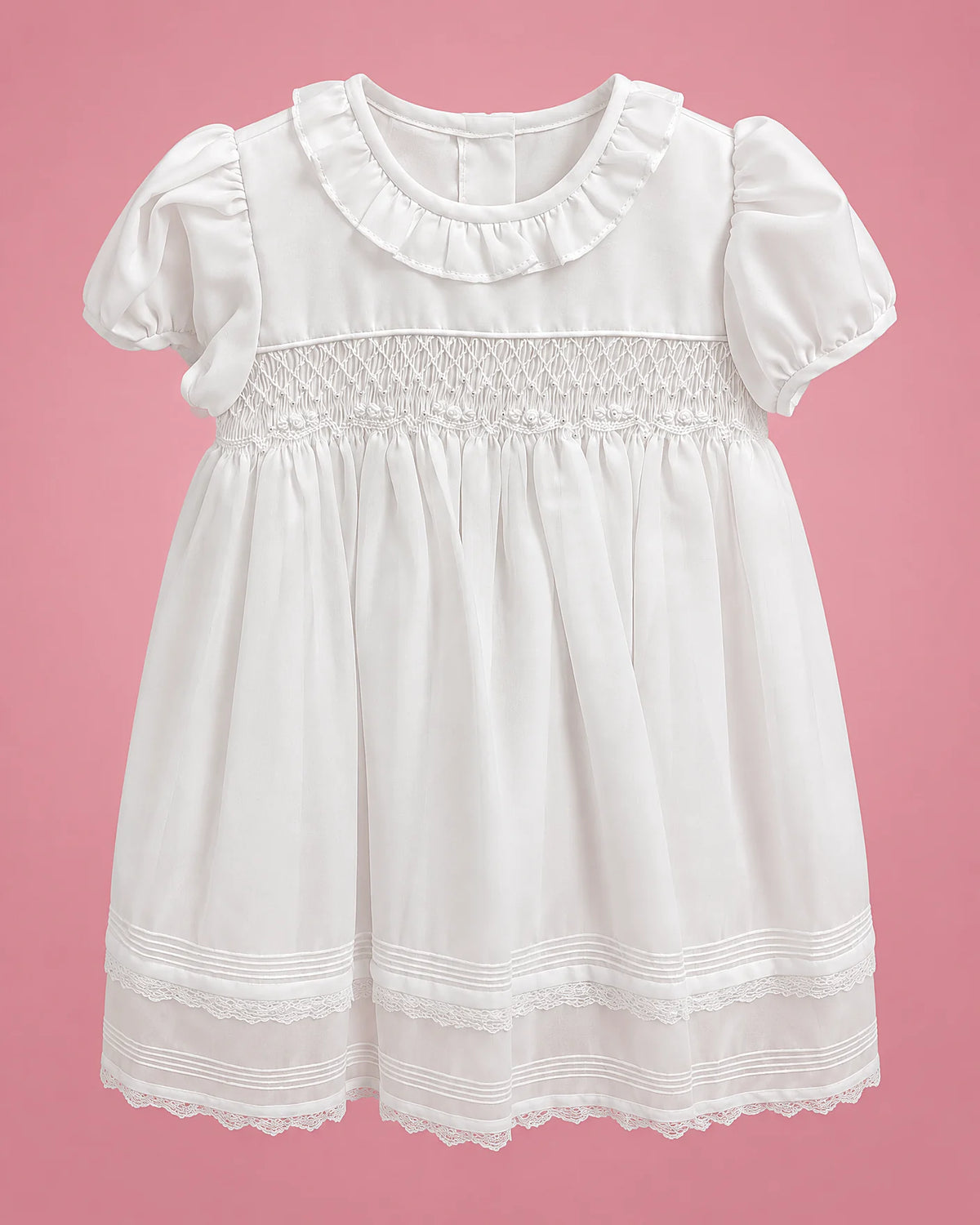 Vestido de bautizo blanco con cuello de volante para bebé niña, vista de frente | JR Baby Center