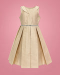 Vestido beige satinado para niña, vista de frente | JR Baby Center