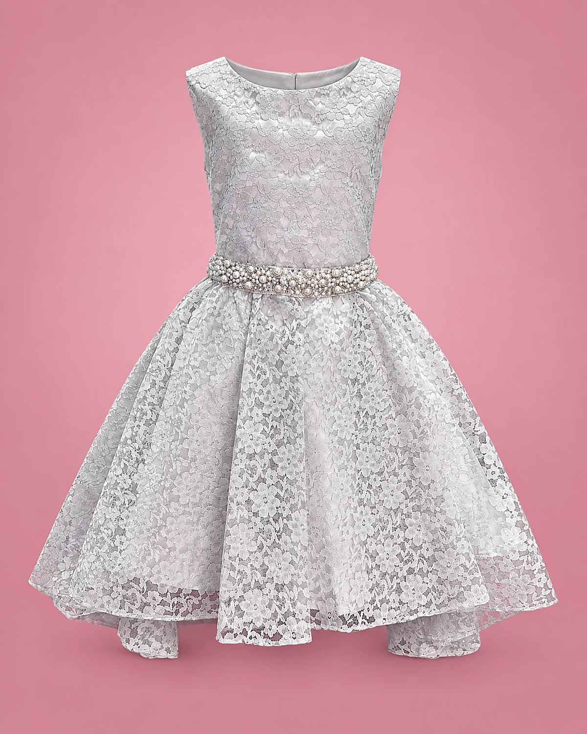 Vestido blanco de encaje para niña, vista de frente | JR Baby Center