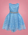 Vestido celeste de encaje para niña, vista de frente | JR Baby Center