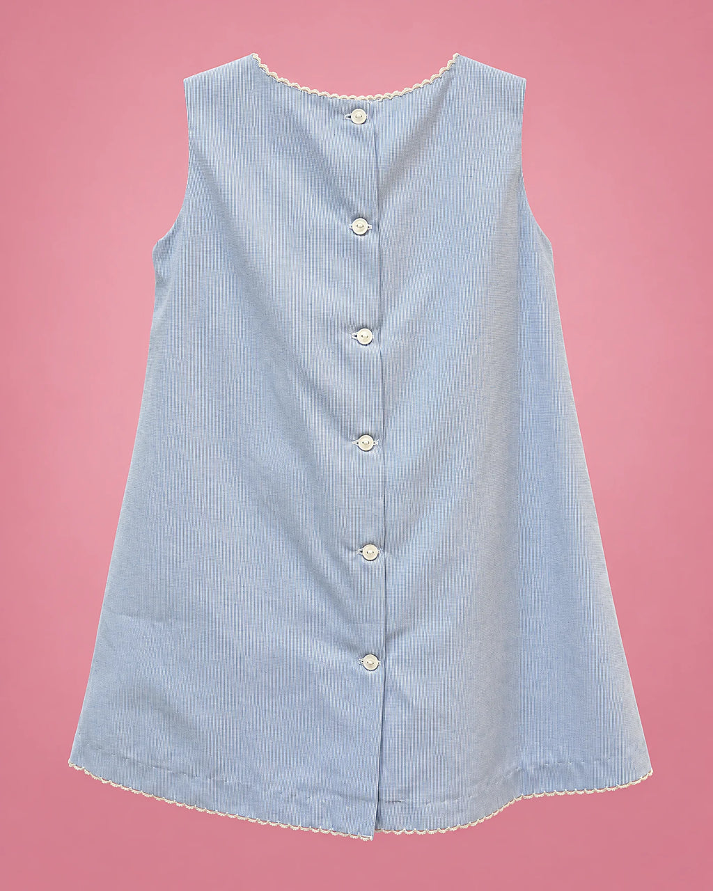 Vestido azul claro con entredós de encaje y lazo amarillo para bebé niña, vista de espalda | JR Baby Center