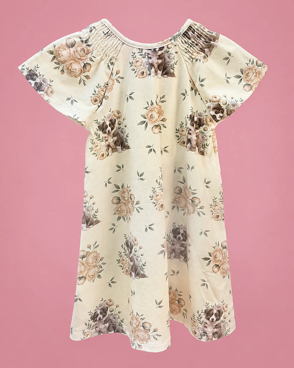 Vestido crema con perritos, rosas y nido de abeja para niña, vista de espalda | JR Baby Center
