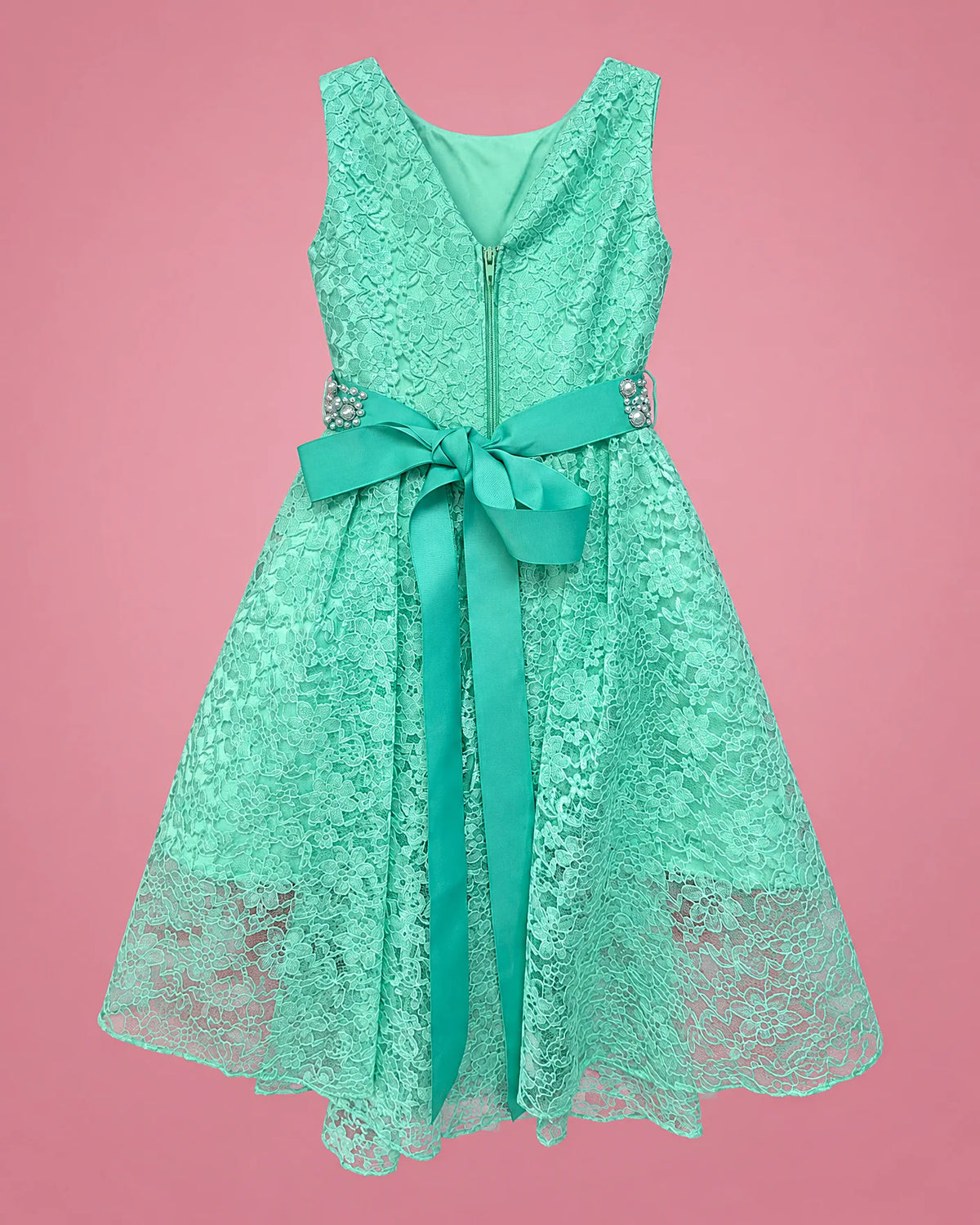 Vestido de encaje verde menta con perlas y falda cruzada para niña, vista de espalda | JR Baby Center