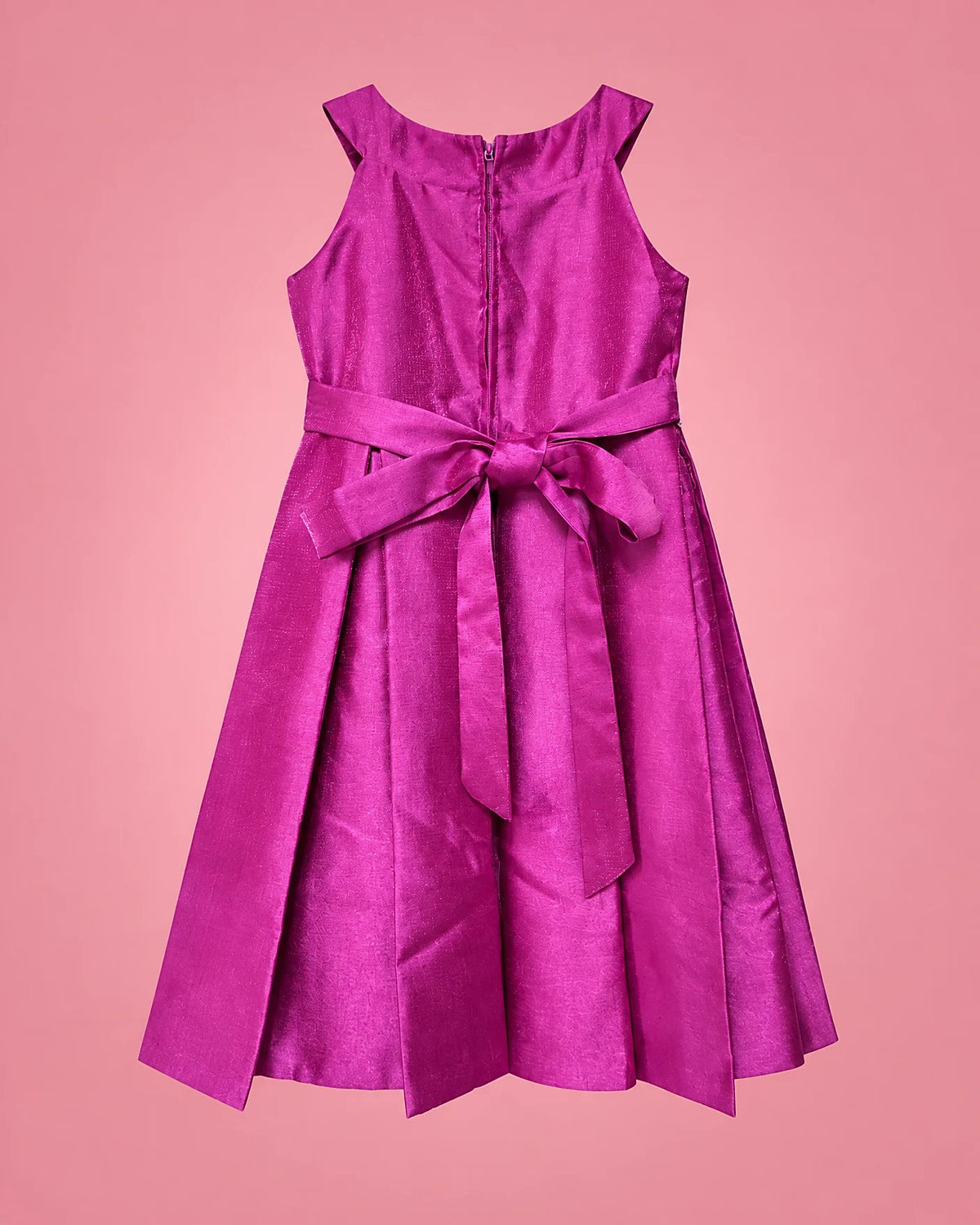 Vestido fucsia con lazo para niña, vista de espalda | JR Baby Center