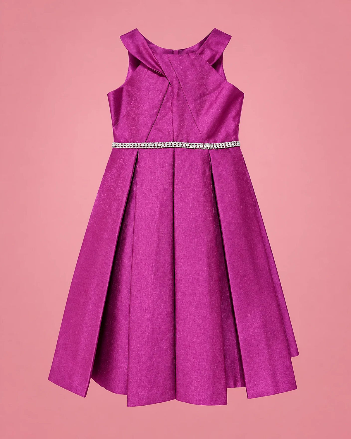 Vestido fucsia con cinturón de brillos para niña, vista de frente | JR Baby Center
