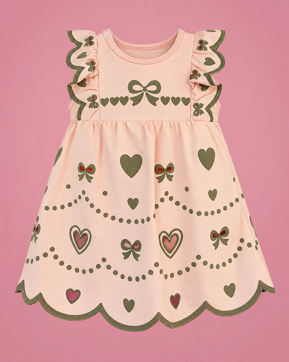Vestido rosado claro con corazones y lazos verde oliva para bebé niña, vista de frente | JR Baby Center