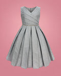 Vestido plateado con brillo para niña, vista de frente | JR Baby Center