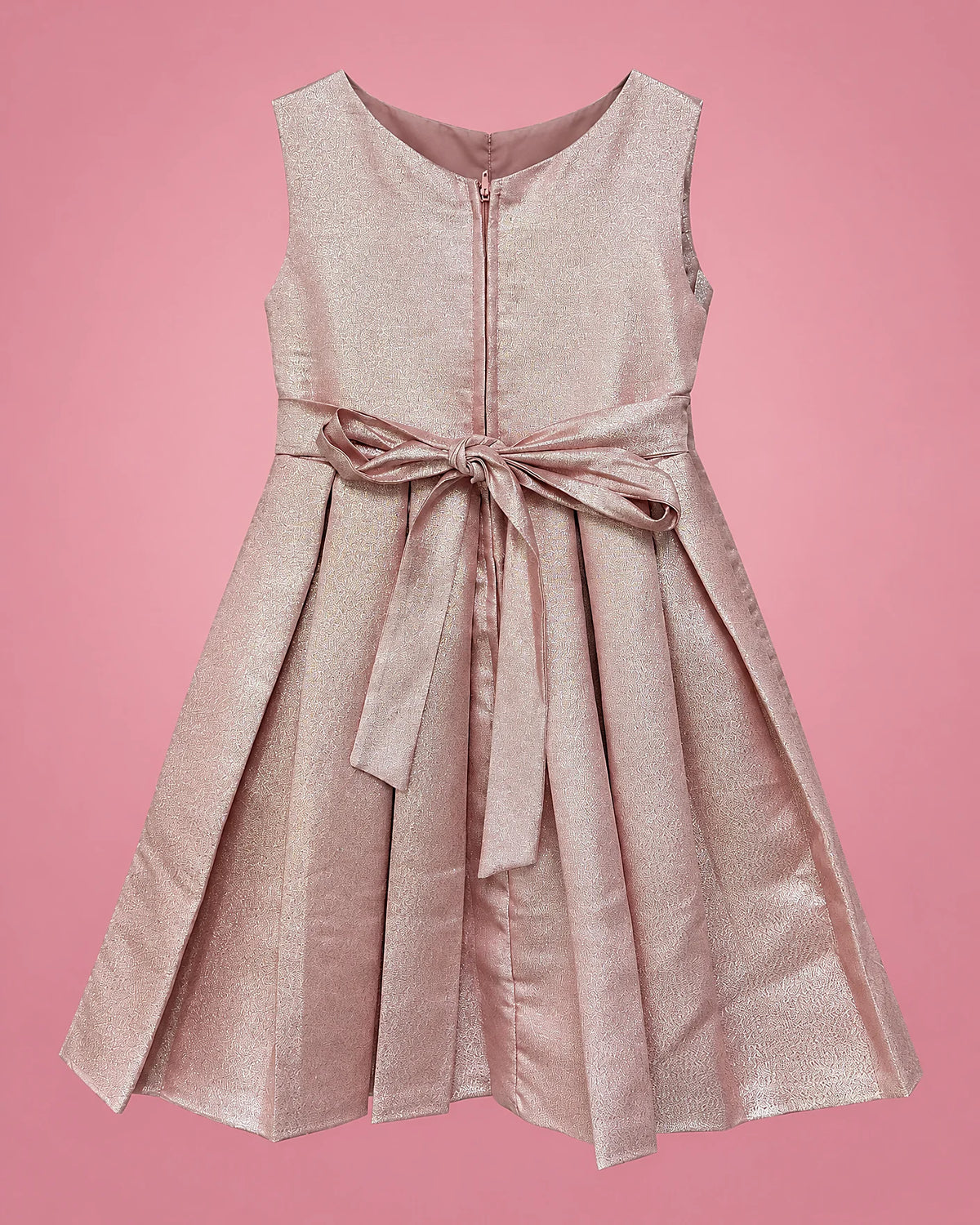 Vestido rosado brillante con pecho cruzado y falda plisada para niña, vista de espalda | JR Baby Center
